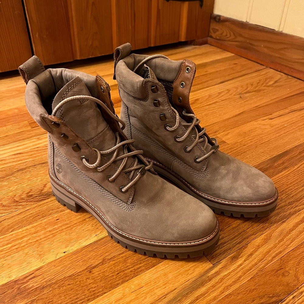 Timberland Women’s Waterproof Boot Size 9.5